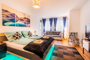 10 Min. Downtown - 2 Bedrooms - Parking